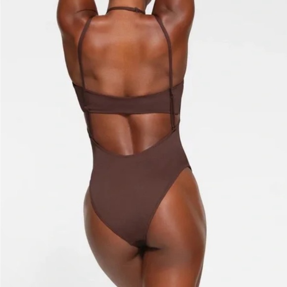 BNWT! SKIMS Recycled Swim Cut Out Open Bust One Piece Size S in Color Cocoa - Picture 3 of 8
